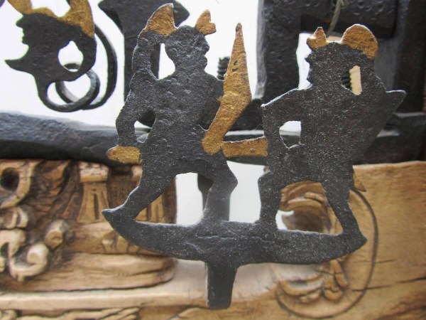 Antique-Italian-Carriage Axle-Siciliaans-wagenschot-Arrière-de-charrette-italienne-Francesco-Petrarca-Crammichele-Ragusa-Catania-00010
